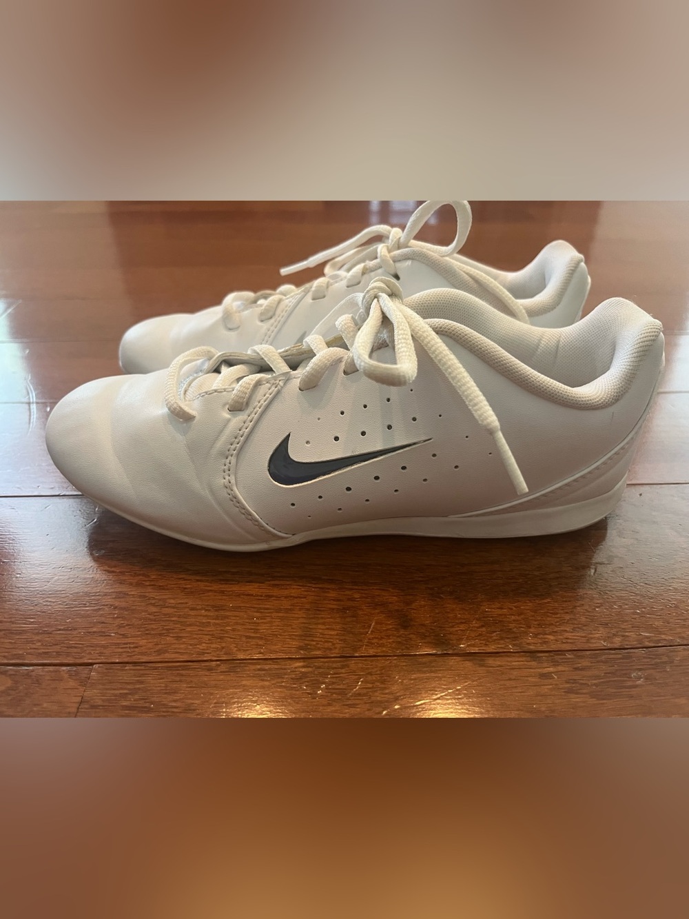 Nike Sideline Cheerleading Girl’s Size 3 Go Fight Shoes